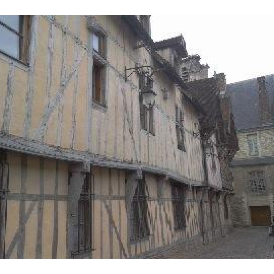  Annonces STROYES : Appartement | TROYES (10000) | 55 m2 | 525 € 